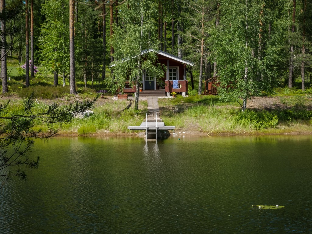 Finland-wooden-house-lake